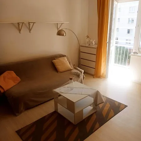 Apartment Campus - *